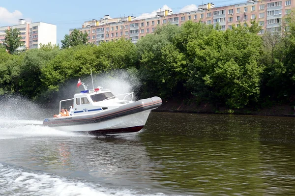 Boat marine parts of internal troops of the MIA of Russia on the Moscow river. — Stock Photo, Image