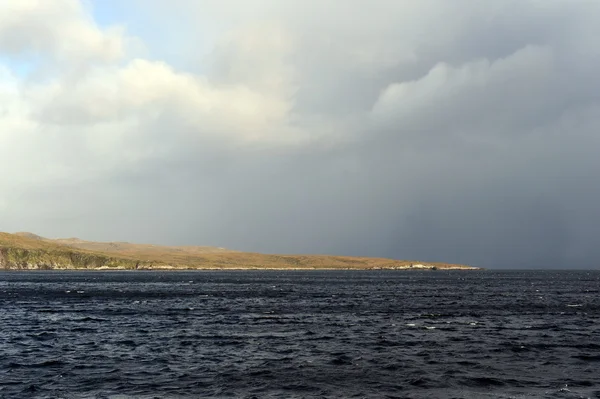 ホーン岬 - ティエラ ・ デル ・ フエゴの群島の最南端がドレーク海峡の海に洗われて Gorne 島にあります。. — ストック写真