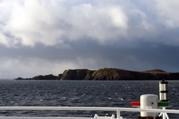 Ett fartyg nära Cape horn. Kap Horn - den sydligaste punkten i ögruppen Tierra del Fuego. — Stockfoto