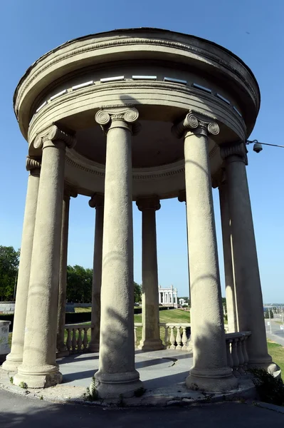 Rotunda na nábřeží Volgograd. — Stock fotografie