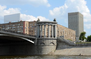 Borodino köprü kemer ve Rostov quay görünümü.