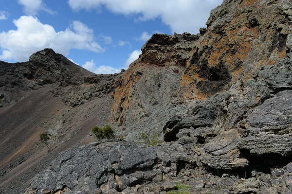 Volcán extinto en el Parque Nacional Pali Aike en el Sur de Chile . — Foto de Stock