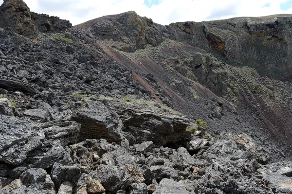 Kialudt vulkán "a lakhelye az ördög", a Nemzeti Park Pali Aike. — Stock Fotó