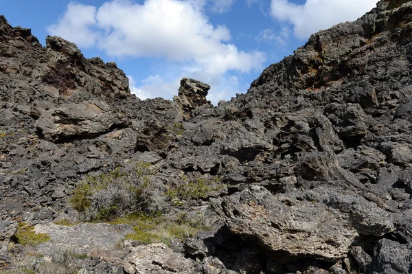 Der erloschene Vulkan "die Behausung des Teufels" im Nationalpark pali aike. — Stockfoto