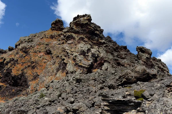 Der erloschene Vulkan "die Behausung des Teufels" im Nationalpark pali aike im Süden Chiles. — Stockfoto