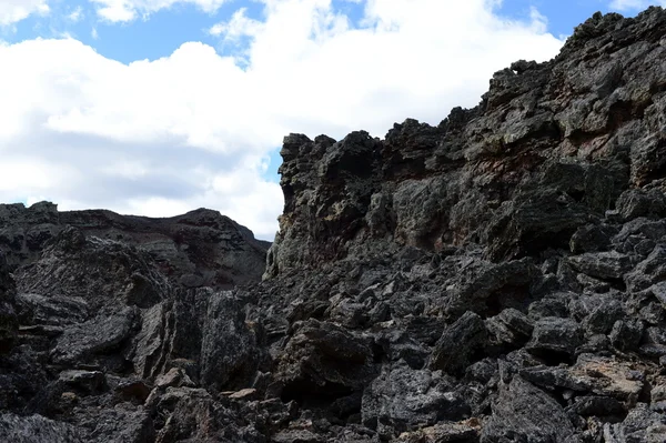 Der erloschene Vulkan "die Behausung des Teufels" im Nationalpark pali aike im Süden Chiles. — Stockfoto