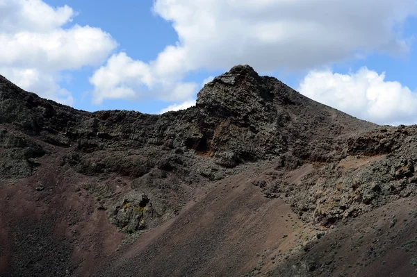 Volcán extinto "La morada del diablo" en el Parque Nacional Pali Aike en el Sur de Chile . —  Fotos de Stock