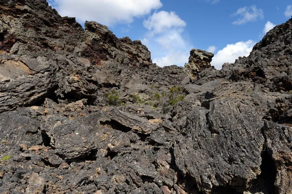 Slocknad vulkan ”boning av djävulen” i den nationella Park Pali Aike i södra Chile. — Stockfoto