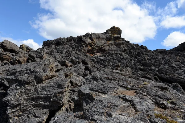 Der erloschene Vulkan "die Behausung des Teufels" im Nationalpark pali aike im Süden Chiles. — Stockfoto