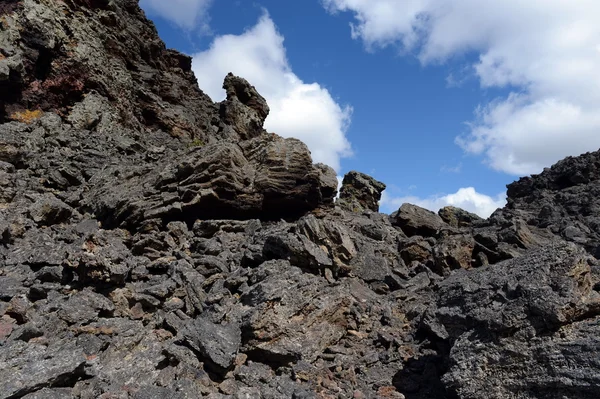 Der erloschene Vulkan "die Behausung des Teufels" im Nationalpark pali aike im Süden Chiles. — Stockfoto