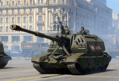 Zafer Bayramı (İkinci Dünya Savaşı) 70 yıldönümü kutlaması. Rus ağır kundağı 152-mm obüs 2s19 