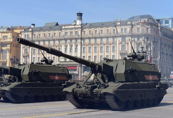 Коалиция-СВ - российский проект самоходных артиллерийских гаубиц типа "Армата" на базе Универсальной боевой платформы "Армата" . — стоковое фото