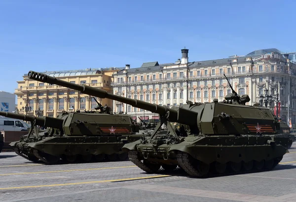 연합-Sv-러시아 프로젝트 자주포 클래스 Armata 범용 전투 플랫폼에 기반 하는 자기 추진된 곡사포. — 스톡 사진