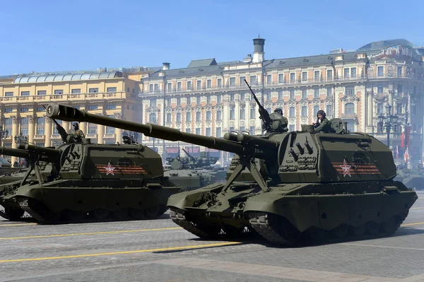 러시아 무거운 자기 추진된 152 밀리미터 곡사포 2s19 "Msta-S" (M1990 "농장") — 스톡 사진