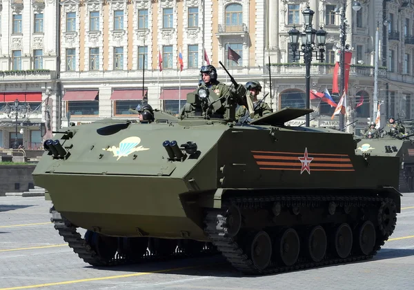 Desantiruemye BTR-MDM "Rakushka" during a rehearsal of the Parade dedicated to the 70th anniversary of the Victory in the great Patriotic war. — Stock Photo, Image