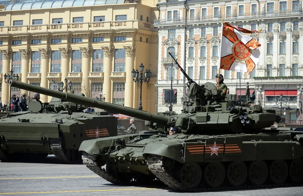 Main battle tank T-90A during a rehearsal of the parade dedicated to the 70th anniversary of the Victory in the great Patriotic war. — Stock Photo, Image