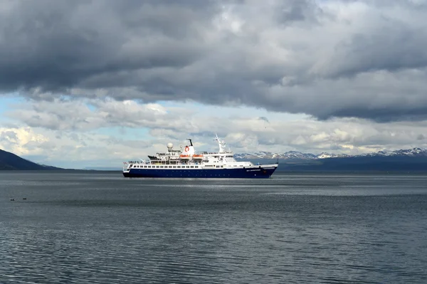 V přístavu port Ushuaia. — Stock fotografie