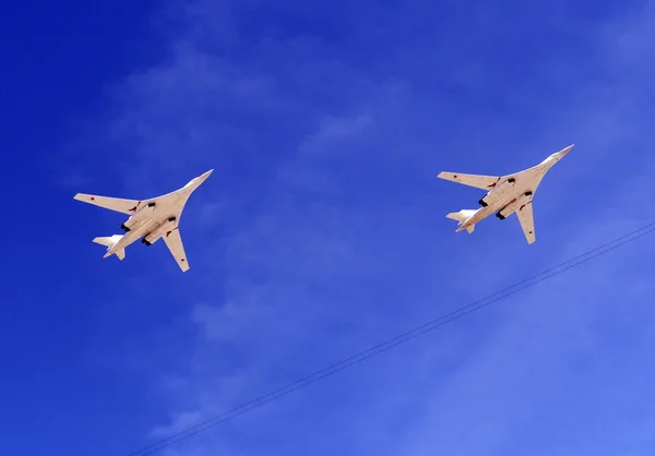 Bombardeiros estratégicos supersônicos de aviação de longo alcance Tu-160 "Cisne Branco". Ensaio de desfile em honra do 70o aniversário da Vitória , — Fotografia de Stock