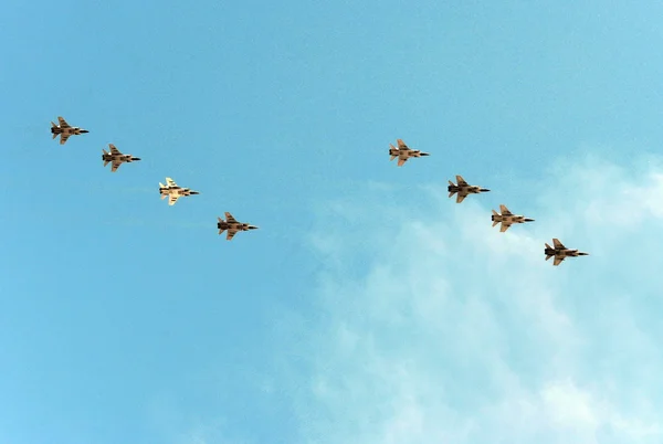 Lutadores táticos polivalentes MiG-29 durante um desfile militar para comemorar o 70o aniversário da Vitória na grande guerra Patriótica de 1941-1945 . — Fotografia de Stock