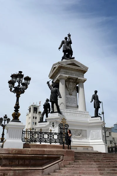 Μνημείο για τους ήρωες του τις ναυτικές μάχης του Ικουίκε το 1879 στην Plaza Sotomayor, Valparaiso, περιοχή Valparaiso, Χιλή — Φωτογραφία Αρχείου