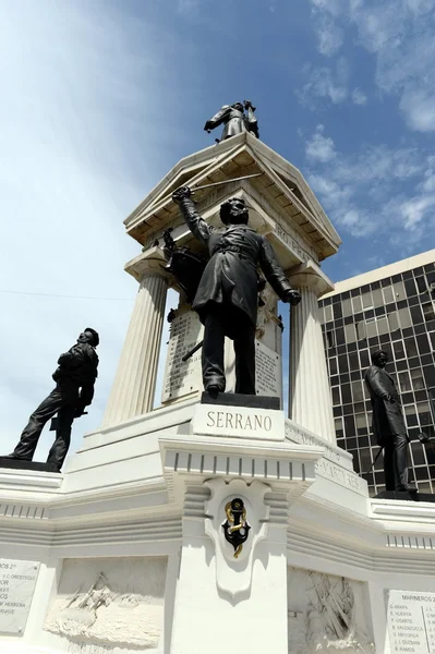 Monumento aos heróis do combate naval de Iquique em 1879 na Plaza Sotomayor . — Fotografia de Stock