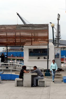  Valparaiso seaport insanlar yürümek.