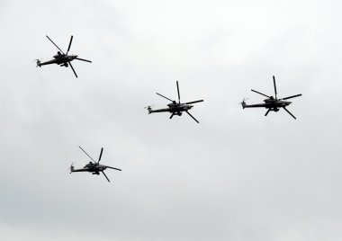  Grubudur Mil Mi-28, Rus tüm hava şartlarında, gündüz-gece, askeri tandem, iki koltuklu Anti-zırh saldırı helikopterleri havada.