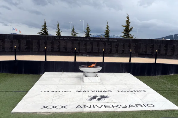 Pomnik żołnierzy poległych podczas wojny o Falklandy w obszarze "Wyspy Malwiny" w Ushuaia. — Zdjęcie stockowe
