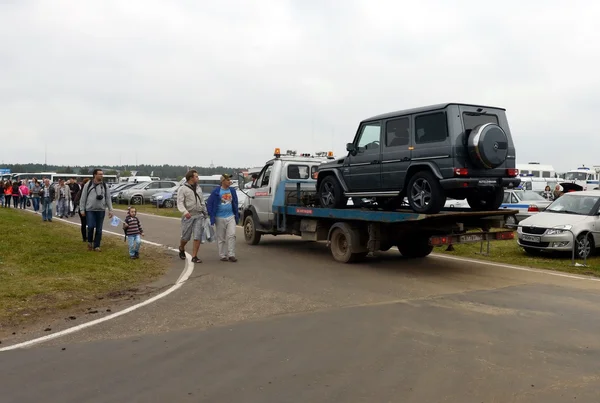 The evacuation of the car from the international aviation and space salon MAKS-2013. — Stock Fotó