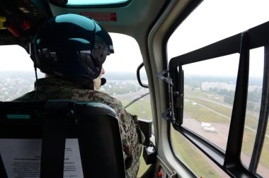  Bir polis helikopterinin pilotu, 