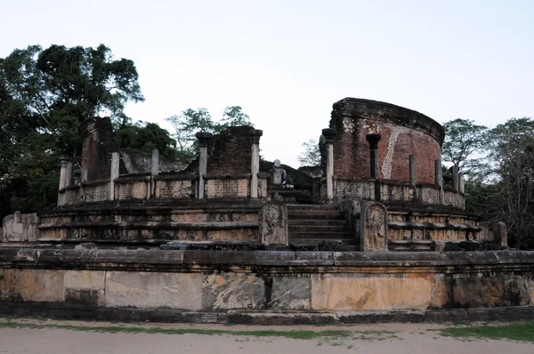 Královský palác krále Parákramabáhu v městě světového dědictví Polonnaruwa.The Polonnaruwa - středověké hlavní město Srí Lanky. — Stock fotografie