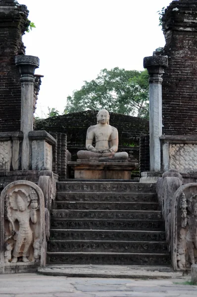 Koninklijk Paleis van koning Parakramabahu in de werelderfgoedstad Polonnaruwa.The Polonnaruwa - middeleeuwse hoofdstad van Sri Lanka. — Stockfoto