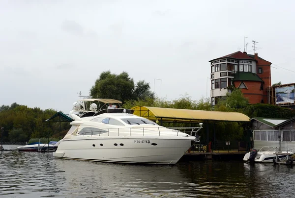 Hafen der Hoffnung "am Fluss Moskau. — Stockfoto