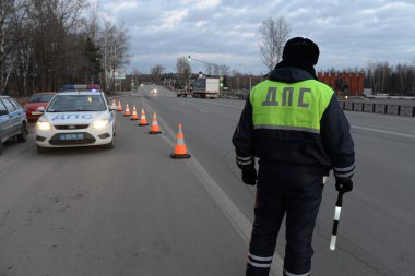  Çalışanlar dorozhno karakolu hizmet hareketi kontrol.