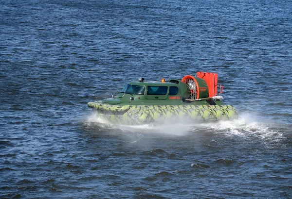 Amfibische boot "Slavir 636" — Stockfoto