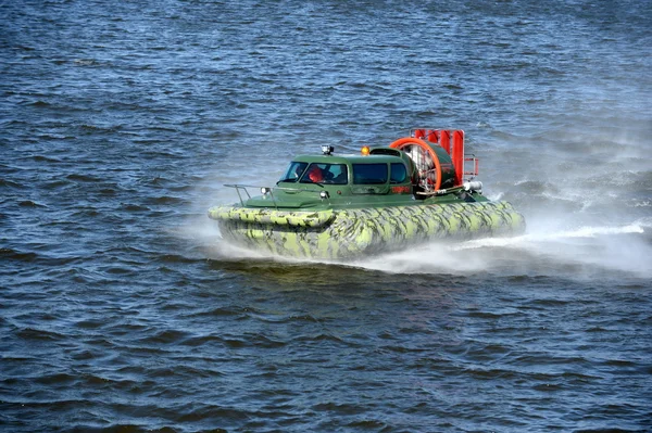 Barco anfibio "Slavir 636 " — Foto de Stock