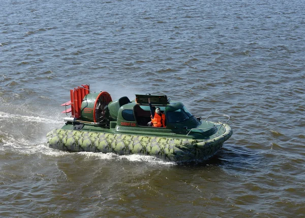 Kétéltű csónak "Slavir 636" — Stock Fotó
