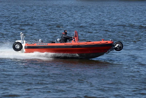 Barco anfibio "SEALEGS-7.1 " — Foto de Stock