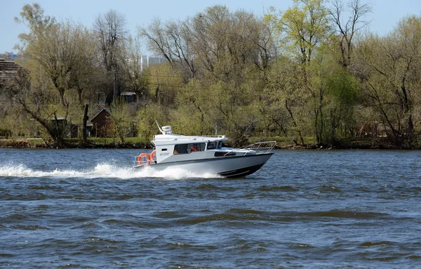 Patrol boat on the river Moscow. — Stock Photo, Image