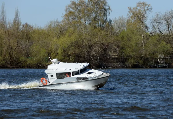 Patrol boat on the river Moscow — Stock Photo, Image