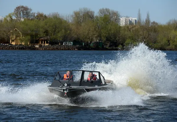 Motoscafo "Ka-Khem 730" sul fiume Mosca . — Foto Stock