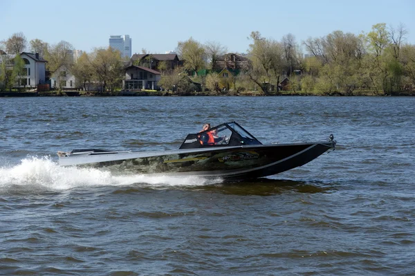 Barco de velocidad "Ka-Khem 730" en el río Moscú . — Foto de Stock