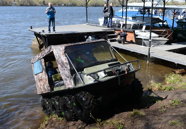 Un veicolo fuoristrada "Tiger 8x8 ". — Foto Stock