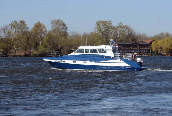 Barco "Korabel" en el río Moscú . —  Fotos de Stock