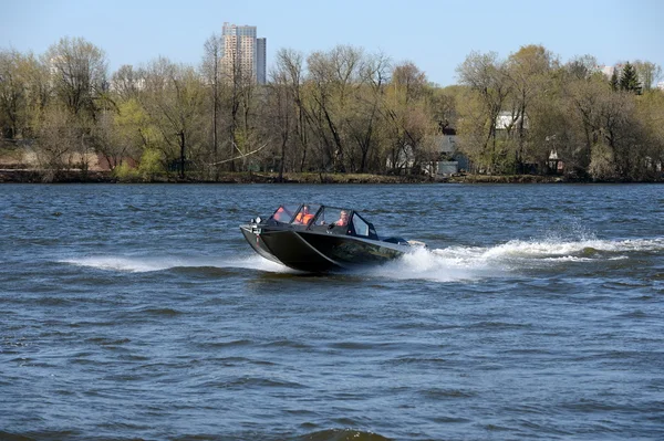 Barco de velocidad "Ka-Khem 730" en el río Moscú . — Foto de Stock