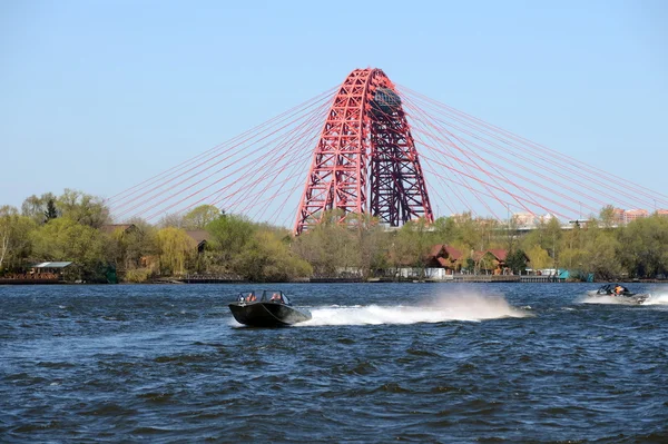 Москва-река. Вид на живописный мост . — стоковое фото