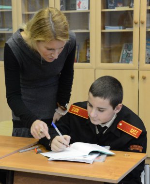  Polis cadet Kolordu İngilizce dilinde ders.