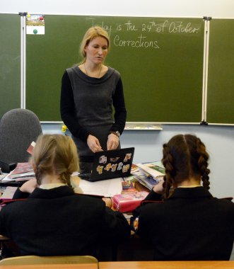  Polis cadet Kolordu İngilizce dilinde ders.