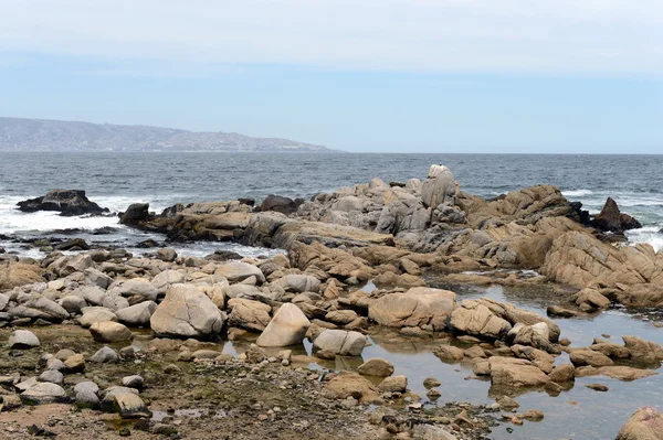 Rocky beach in Vina del Mar. — Stock Photo, Image