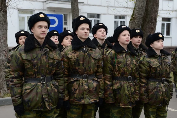 Cours d'exercices dans le corps des cadets de la police — Photo